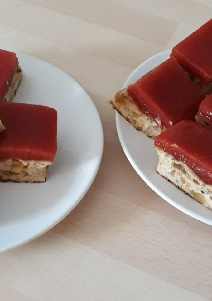Una foto de Tarta de calabacín con gelatina de tomate