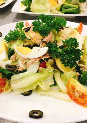 Hình của món Salad Nicoise.