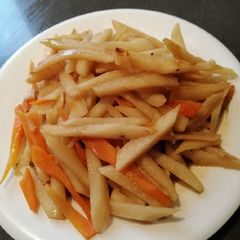 A picture of Burdock w/ Carrot.