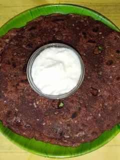 नाचणीचे पौष्टिक धपाटे (Nachniche dhapate recipe in marathi) रेसिपी चे मुख्य फोटो 