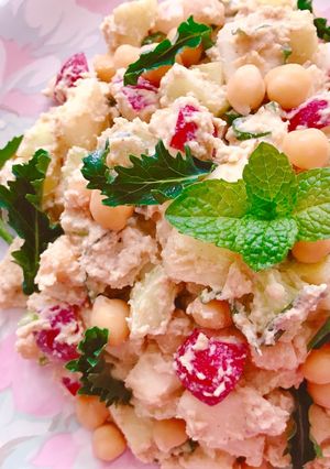Hình của món 🌱 Salad Đậu Gà & Trái Cây Thuần Chay (Vegan).