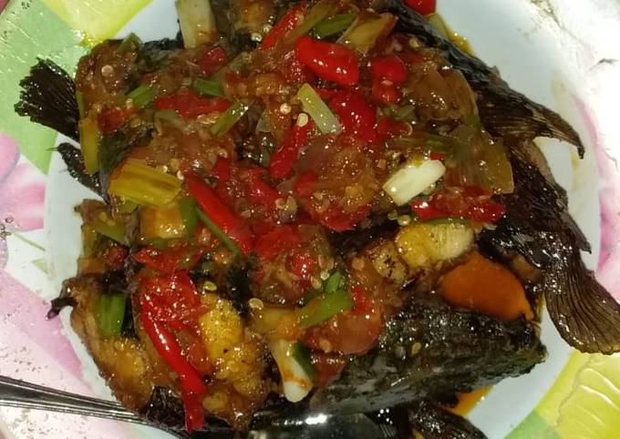  Bagaimana cara buat Lele bawang balado pedas nampol yang sempurna