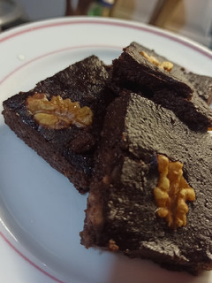 Una foto de Brownie de Tik Tok sin harina ni azúcar