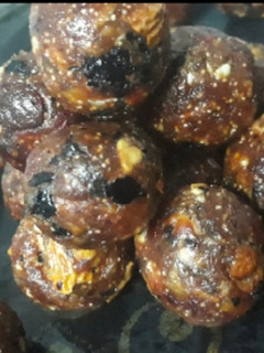 A picture of Healthy dry fruit ladoo.