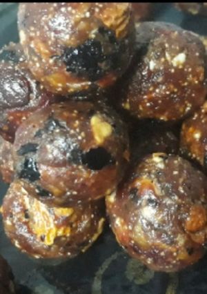 A picture of Healthy dry fruit ladoo.