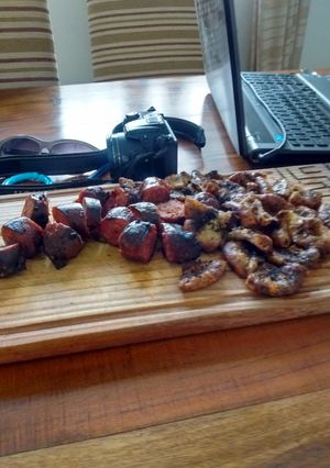 Una foto de Picada junto a la parrilla