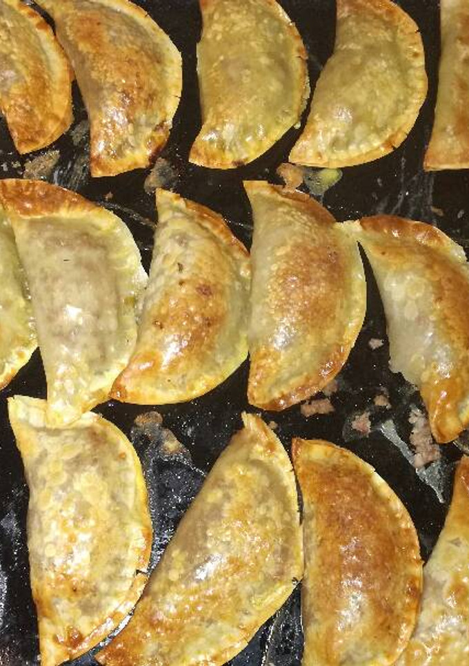 Una foto de Empanadilla O (gyozas) rellenas de carne especiada