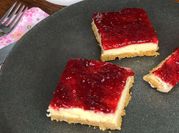 Una foto de tarta de queso al microondas