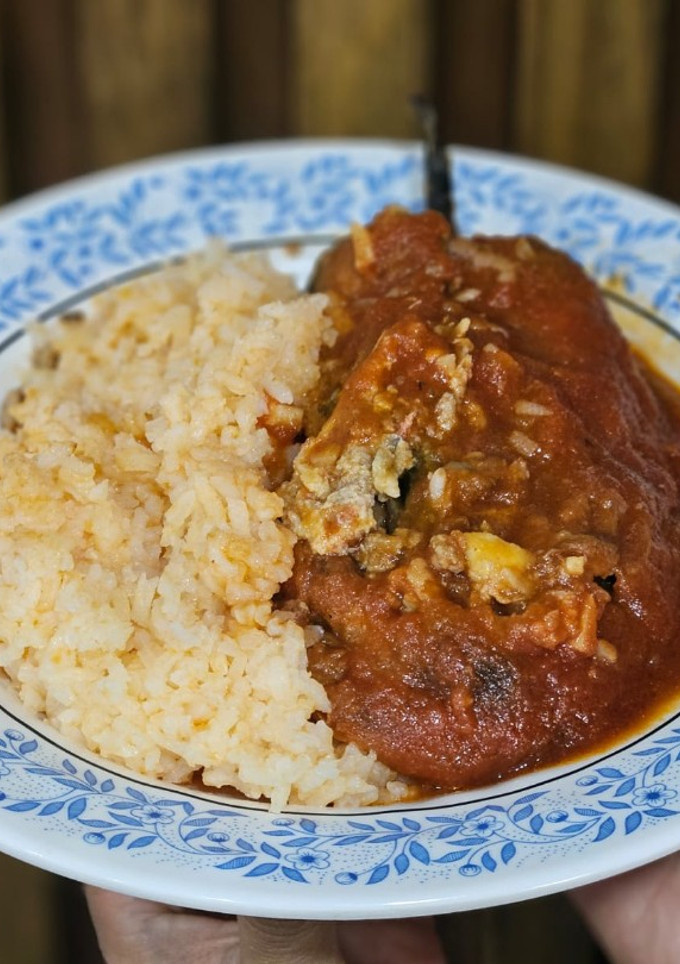 Una foto de Chiles rellenos a la suegris