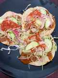 Tostadas de frijoles puercos