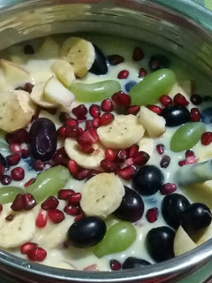 फ्रूट कस्टर्ड (Fruit custard recipe in hindi) रेसिपी मुख्य फोटो