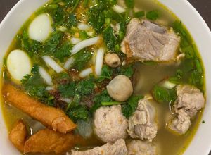 Hình của món Bánh canh thập cẩm.