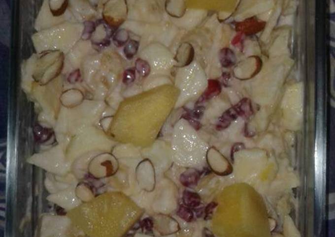 Creamy fruit salad