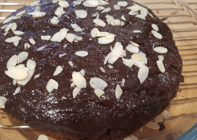 Tarta de cumple de chocolate con jengibre y almendras