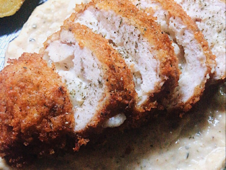Cara Gampang Menyiapkan Chicken Cordon Bleu with Creamy Cheese Sauce &amp;amp; Potato Wedges Anti Gagal