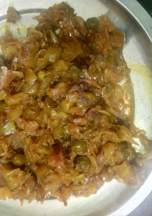 A picture of Cabbage and peas ki sabji.