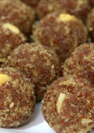 A picture of Chamsur dana healthy ladoos.