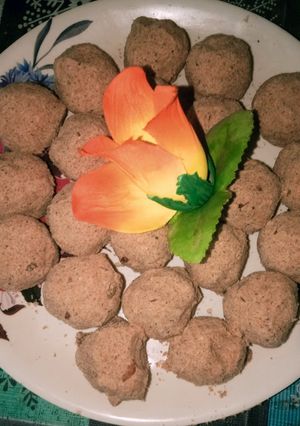 आटे के लड्डू (atte ke ladoo recipe in Hindi) रेसिपी मुख्य फोटो