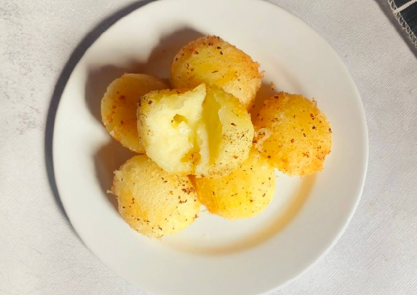 Bola-Bola Singkong Keju