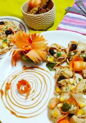 रोटी पिज़्ज़ा विद पास्ता टॉपिंग(Roti pizza with pasta topping recipe in Hindi) रेसिपी मुख्य फोटो