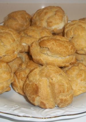 Foto principal de Monjàvenes rellenas de crema pastelera