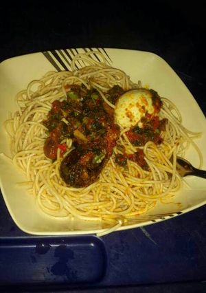 A picture of Spaggetti and vegetable sauce.