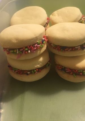 Una foto de Alfajor de maicena fácil (maicenitas)