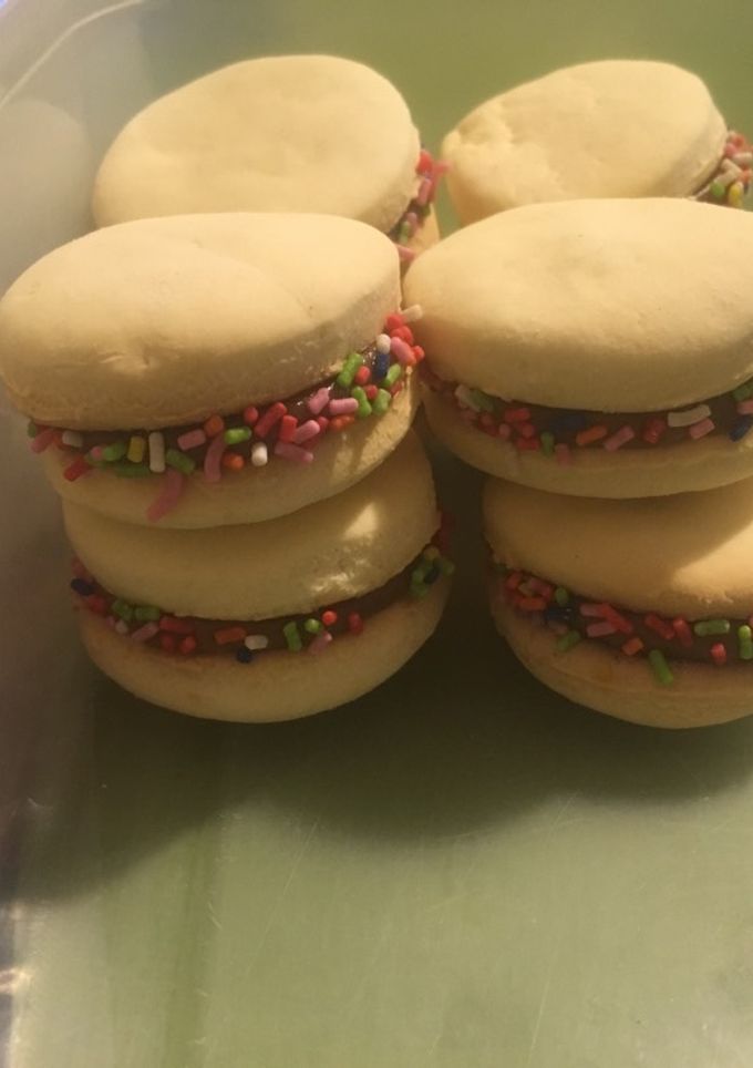 Una foto de Alfajor de maicena fácil (maicenitas)