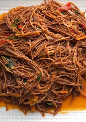 A picture of Pasta in veggies.