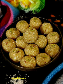 तिल मावा लड्डू (til mava laddu recipe in hindi) रेसिपी मुख्य फोटो