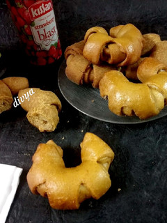 A picture of Soft bread rolls.