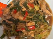 Una foto de pollo cebollin salsa de soya