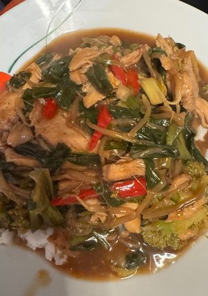 Una foto de Pollo Mongoliano Estilo Ally