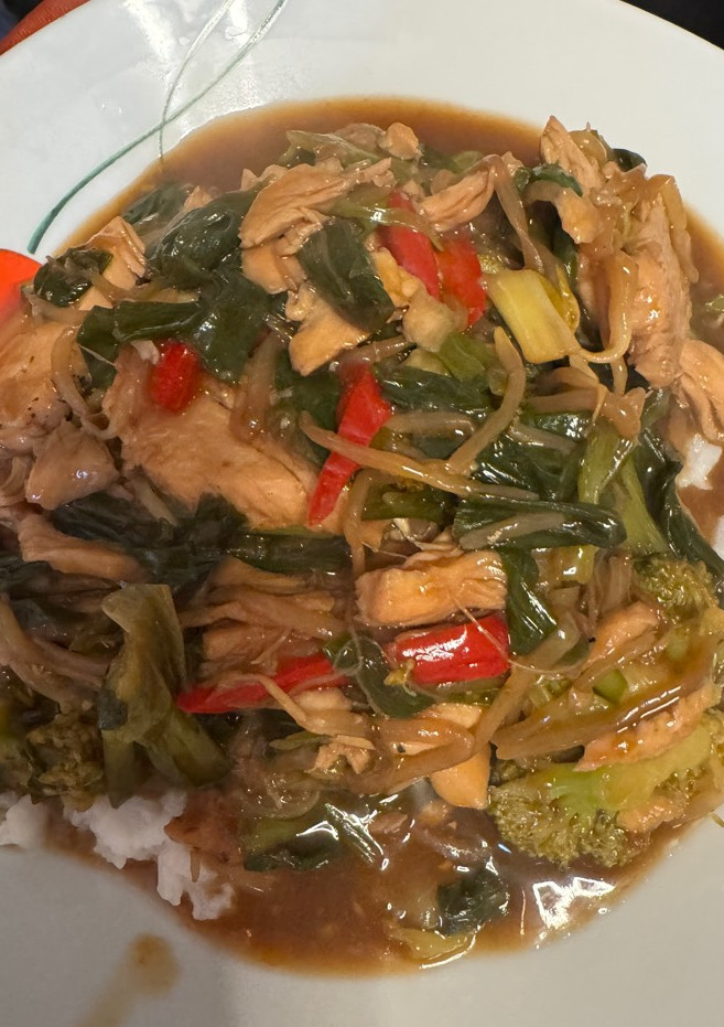 Una foto de Pollo Mongoliano Estilo Ally