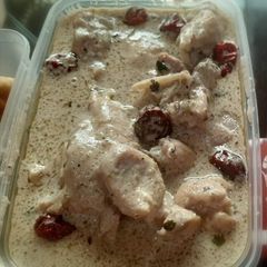 A picture of White chicken qorma.