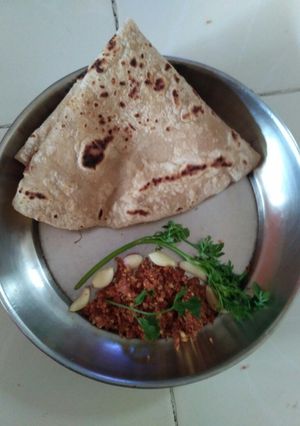 A picture of Garlic peanut chutney.