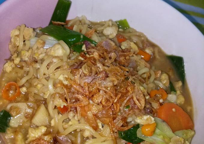 Cara membuat Mie Nyemek Spesial Anti Ribet :) Cara membuat Mie Nyemek Spesial Anti Ribet :)