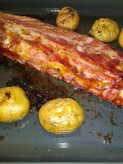 Una foto de Costillas adobadas al horno con patatas