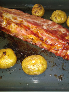 Una foto de Costillas adobadas al horno con patatas