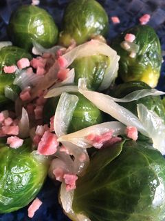 Una foto de Coles de Bruselas con jamón