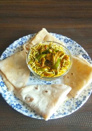 ટિંડો‌‌ળા કેપ્સિકમ નું શાક (Tindora Capsicum Shak Recipe In Gujarati) રેસીપી મુખ્ય ફોટો
