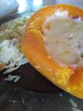Coreano relleno acompañado de arroz tropical