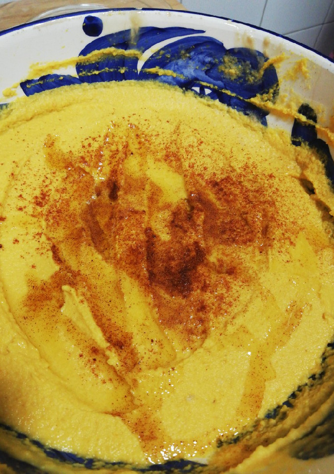 Una foto de Hummus de zanahoria y curry