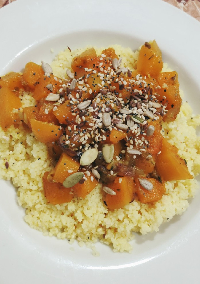 Una foto de Couscous con calabaza especiada