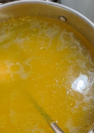 Gyöngyöstyúk húsleves recept fotója