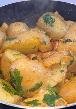 Foto principal de Patatas al ajillo colorado