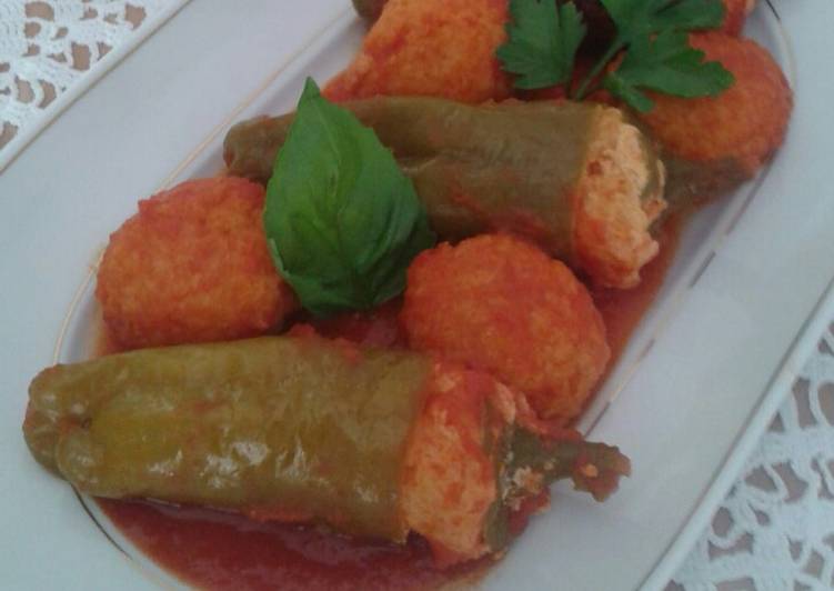 Friggitelli e polpette al sugo