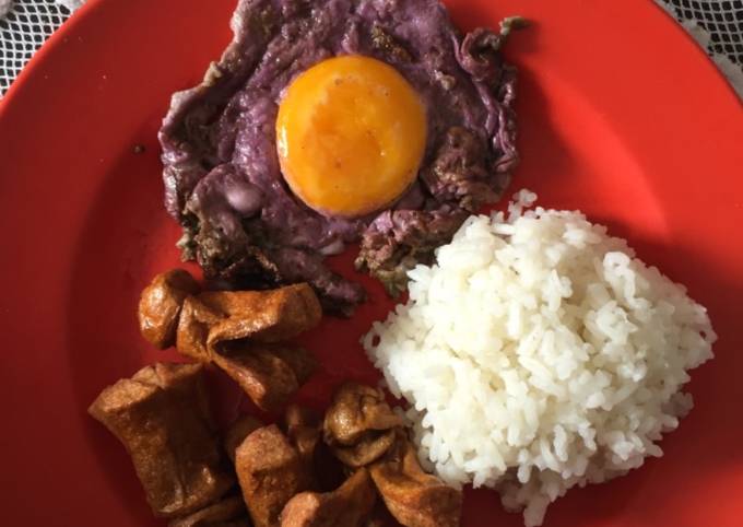 Nasi sosis telur ceplok ungu