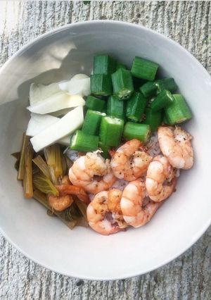 รูปของ กุ้งกระเทียมพริกไทย • Stir Fried Shrimp with garlic • 🍤🧂