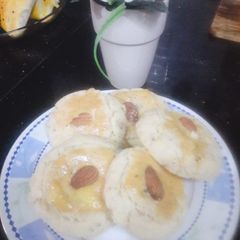 A picture of Nan khatai.